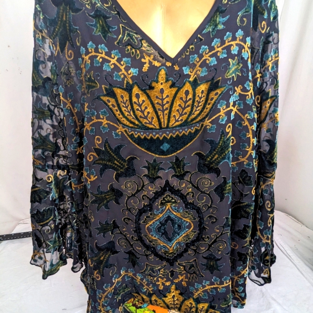 Violet + Claire Sheer Bell Sleeve Blouse with Raised Velvet Graphics Gorgeous 3X